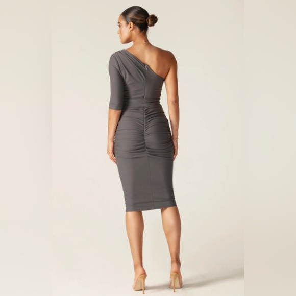 Alieva Dolly Elegant Bodycon Dress - Picture 2 of 5
